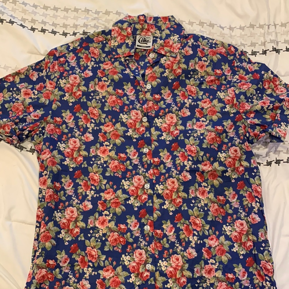 Cakeworthy button up with Alice in Wonderland quote